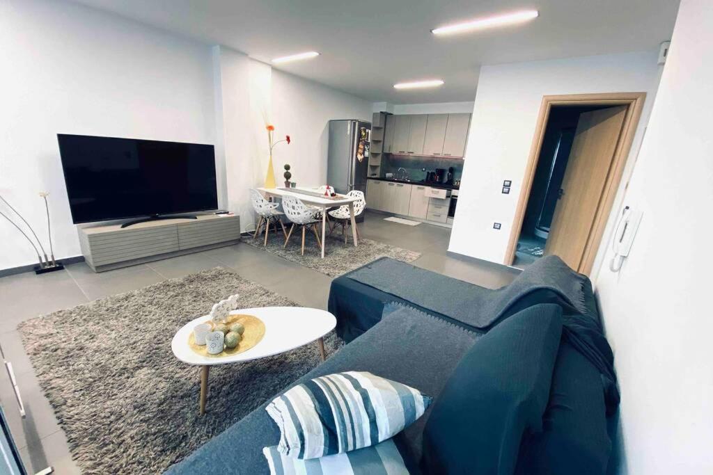 Hitech Appartment Amaliada Exteriör bild